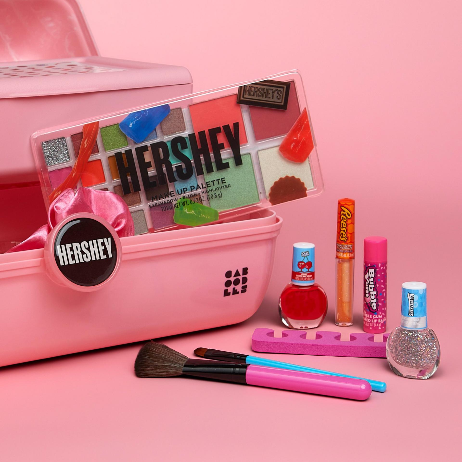 On-The-Go Girl™ Hershey® Set | Caboodles®
